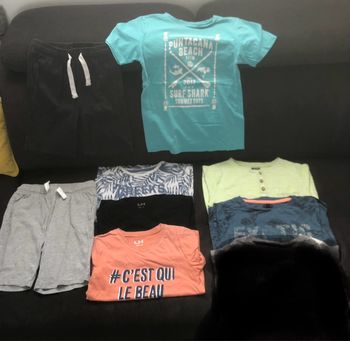 Lot de 3 shorts + 10 tee-shirts taille 8 ans