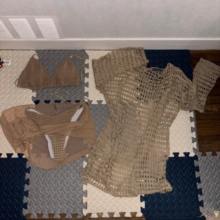 Lot/set 4 pièces Ensemble de plage marron triangle, tanga et 2 paréos
