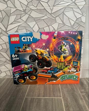 Lego city 60295 - l’arène de spectacle des cascadeurs