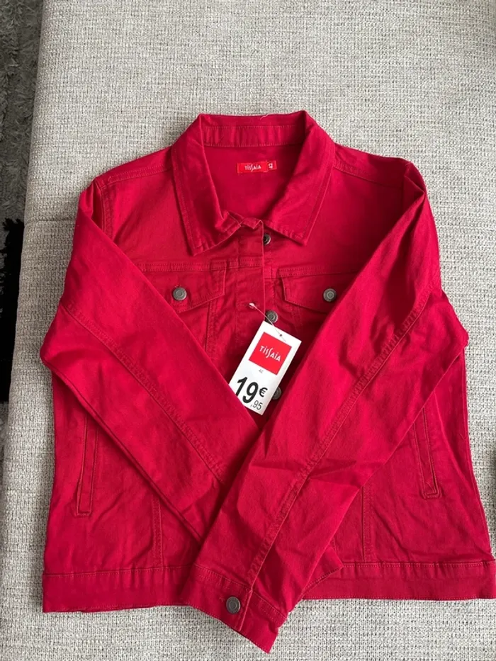 Veste en jeans rouge