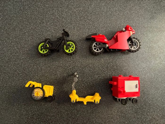 Lot lego city et mini figures - photo numéro 2