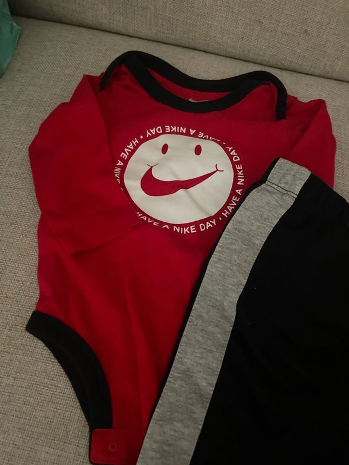 Ensemble Nike body + jogging 6-9 mois - photo numéro 2