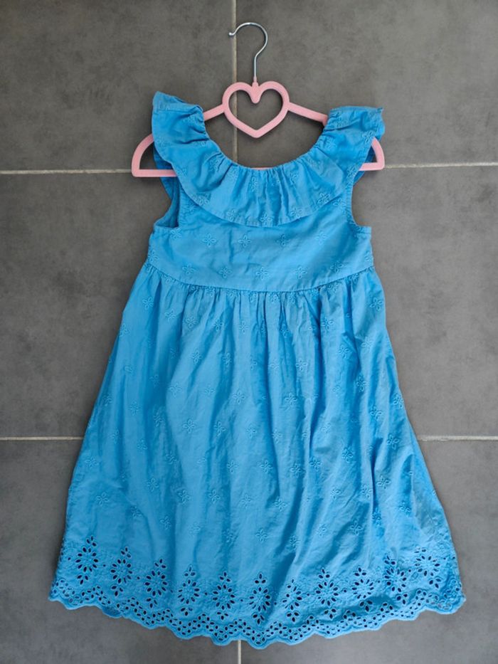 Robe Primark, taille 6-7 ans(122cm), portée 2-3 fois, Vraiment Comme Neuve - photo numéro 2