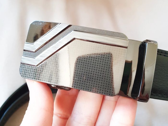 Ceinture noire en croûte de cuir - Boutique spécialisée - Ajustable de 50 à 125 cm - photo numéro 2
