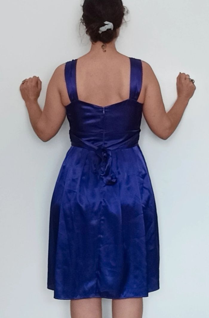 Superbe robe cocktail chic satinée - photo numéro 10