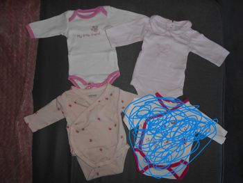 Bodys, taille: 1 mois à 0,50 EURO