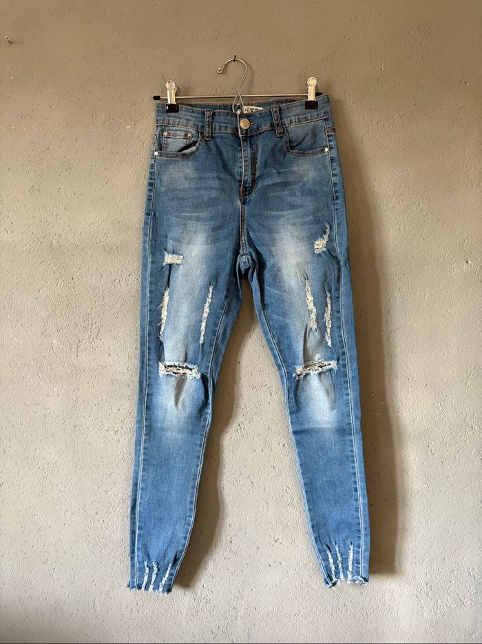 Jean troué taille 38