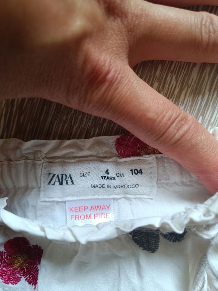 Short broderie Zara 4 ans - photo numéro 2
