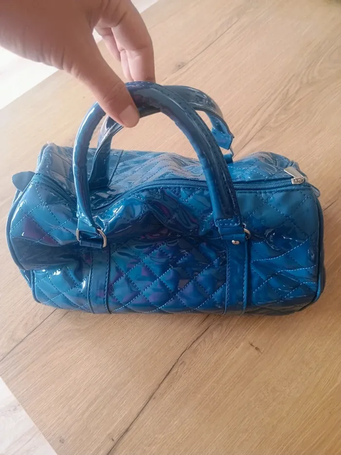 Sac bowling bleu verni matelassé grand format - photo numéro 3