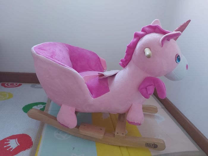 Vend licorne à bascule rose avec ceinture de sécurité 29 €