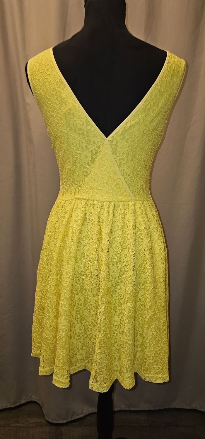 Robe jaune - photo numéro 2