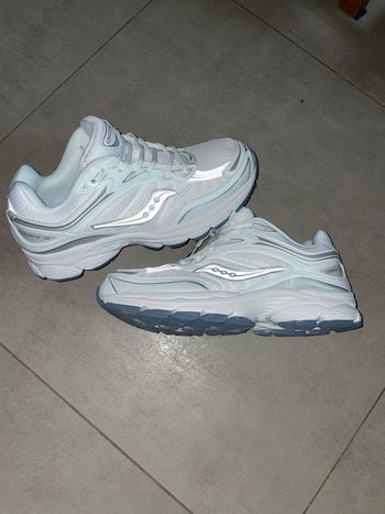 Saucony omni 9 blanche