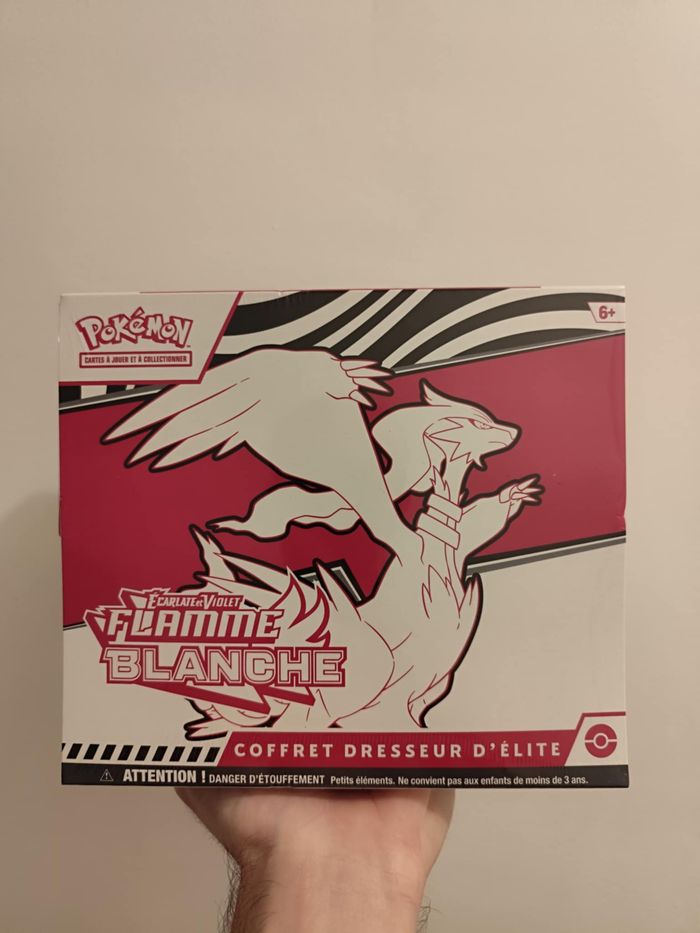 Lot de 2 ETB Pokémon - EV10.5 Foudre Noire & Flamme Blanche - Neuves Scellées - photo numéro 2