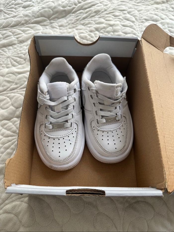 Nike Blanches Taille  25 - photo numéro 5