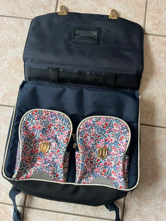 Cartable brodé et sequins - photo numéro 2