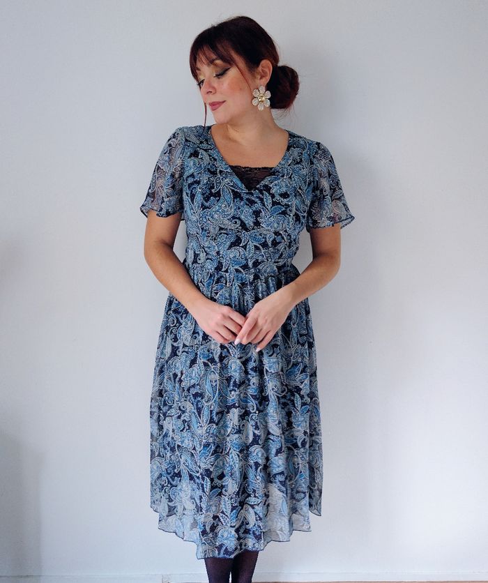 Robe longue voilage dentelle bleu motif paisley cachemire tendance Naf Naf Taille 38 M
Très bon état - photo numéro 3