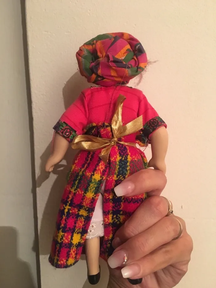 2 poupées en porcelaine - photo numéro 5