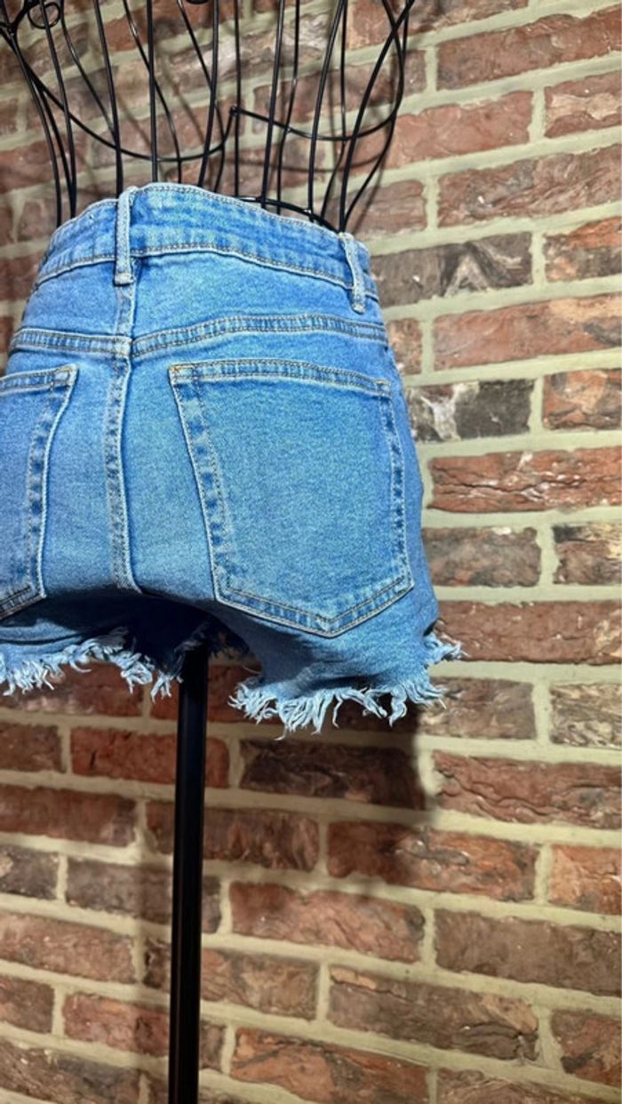 Short en jeans Zara effet déchiré Taille S /36 - photo numéro 13