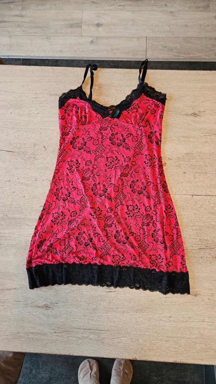 Robe de nuit rouge et noire à bretelles avec dentelle, Love to Lounge,  38/40