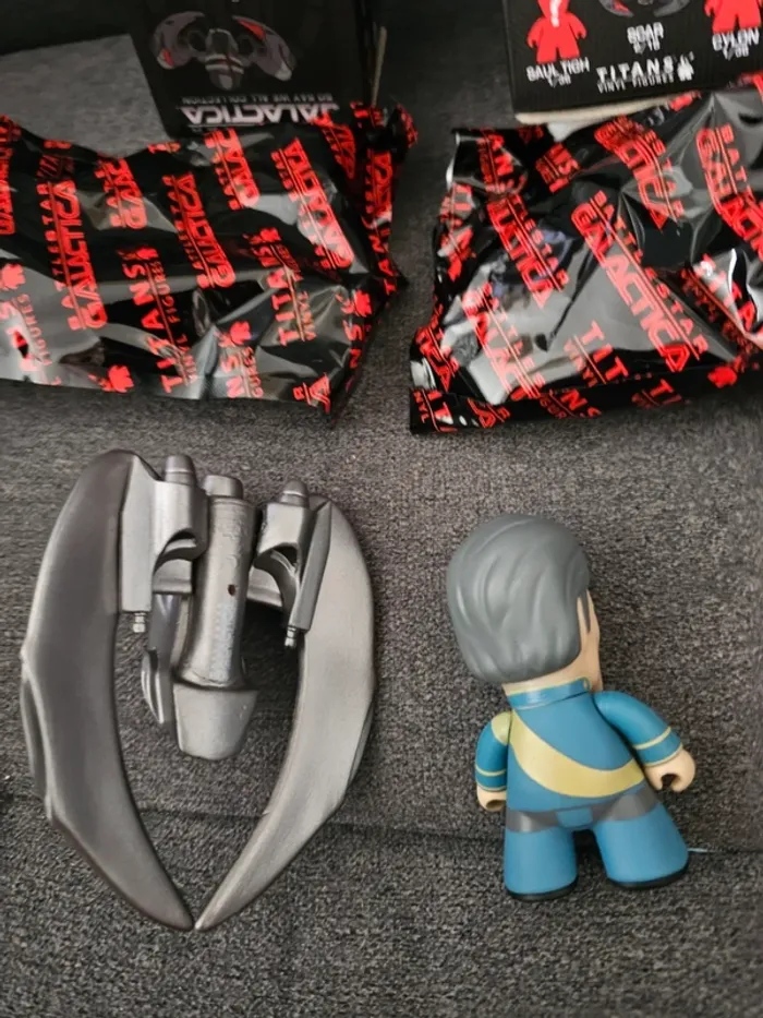 Battlestar Galactica Titans Vinyl Figures Scar et Admiral Adama - photo numéro 2