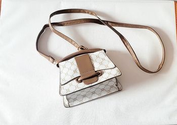 Sac a main blanc et marron style monogramme
