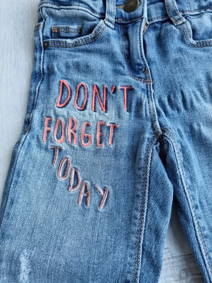 Jeans effet usé Taille 3 ans - photo numéro 3