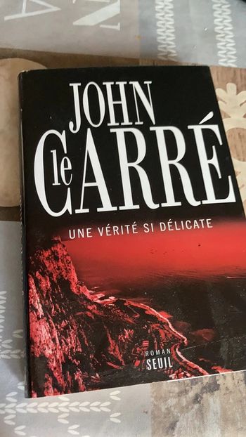 Roman le carré une vérité si délicate