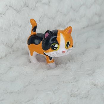 Petite figurine jouet chat tricolore