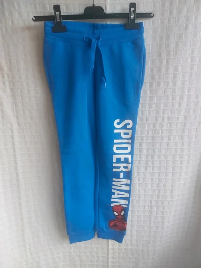 Pantalon survêtement marvel Spiderman by C&A 128cms => 8 ans - photo numéro 1