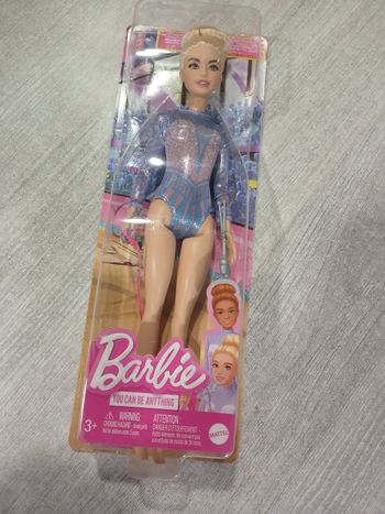 Poupée barbie gymnaste