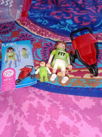 Playmobil 4697 spécial
maman promenant son bébé en poussette
COMPLET