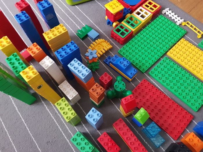 Grande boîte de Lego Duplo - photo numéro 6