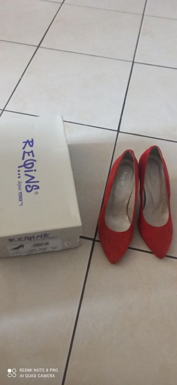 Chaussures rouges a talons p. 35