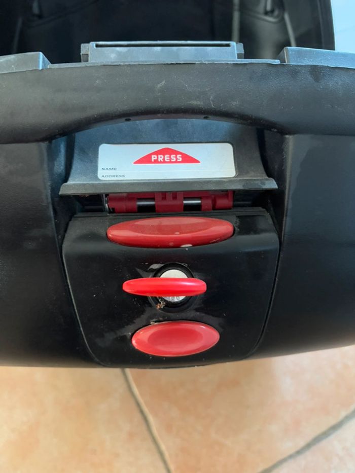 Top case GIVI - photo numéro 3