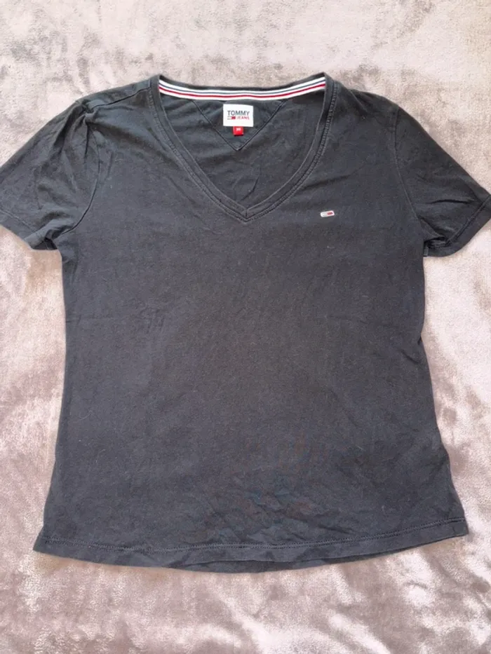 T-shirt noir femme Tommy jeans taille XS en très bon état. - photo numéro 4