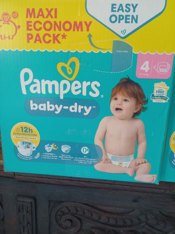 Pampers 108 couches taille 4