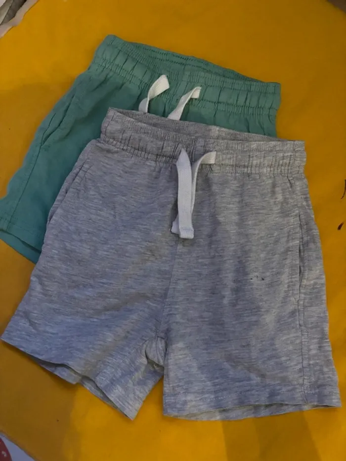 Lot de 2 shorts 3 ans