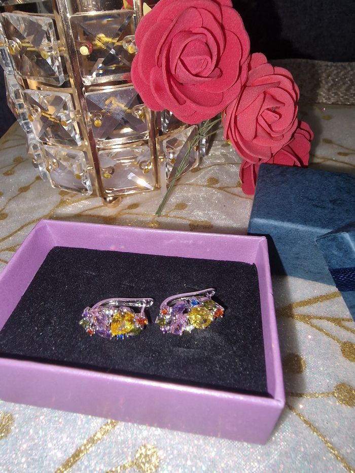 Petites boucles d’oreilles incrustées cristaux - photo numéro 5