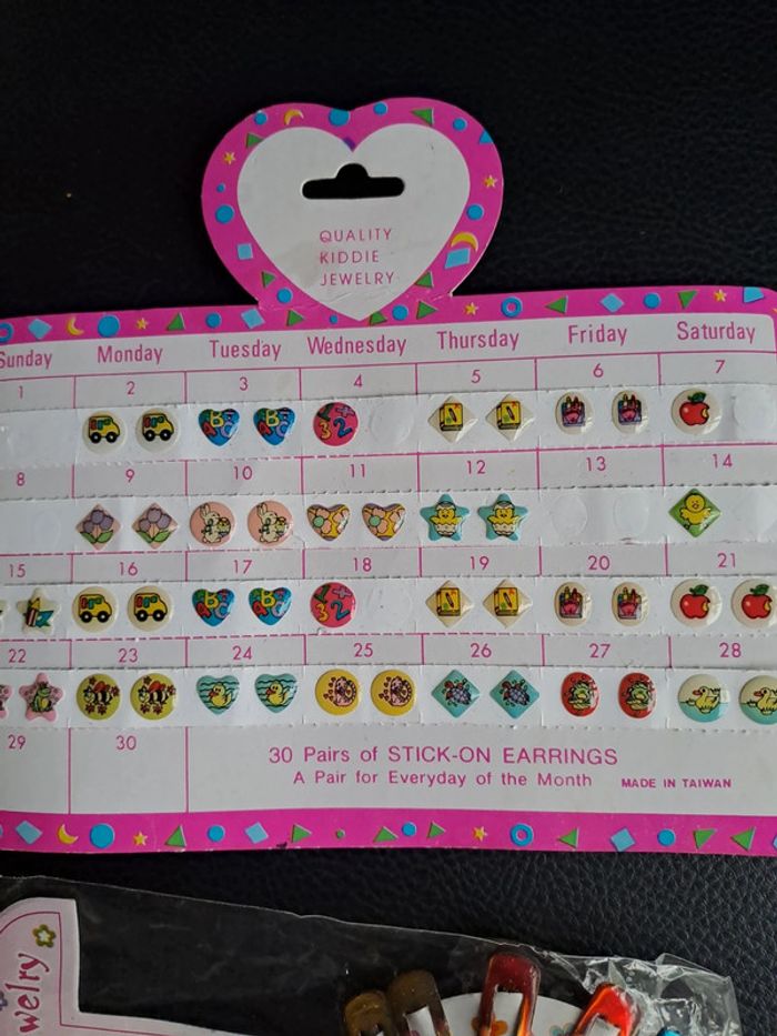 Barrettes et boucles d oreilles adhésives - photo numéro 2