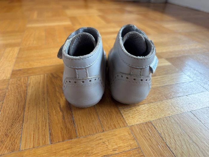 Chaussures Robeez 6-9 mois parfait etat - photo numéro 4