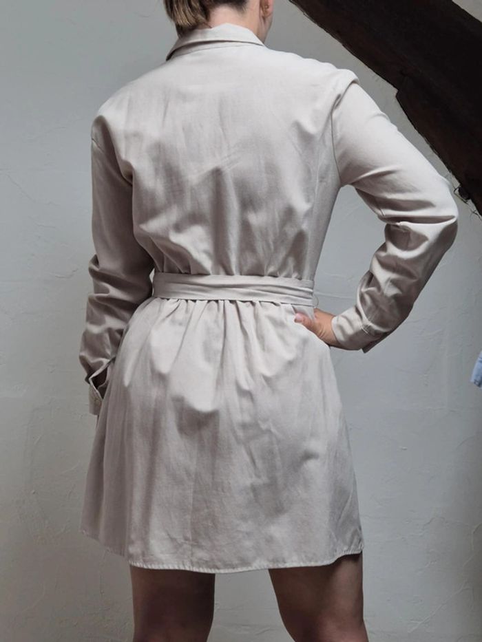 Robe chemise stradivarius taille M Couleur beige. - photo numéro 3