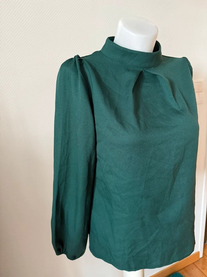 Blouse verte en très bon état taille S SHEIN - photo numéro 2