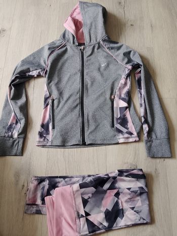 Ensemble gris et rose 8 ans