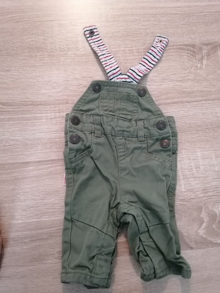 Salopette 1 mois neuf - photo numéro 3