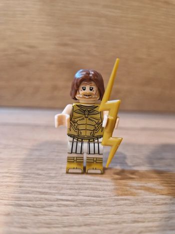 Figurine type lego Zeus Marvel