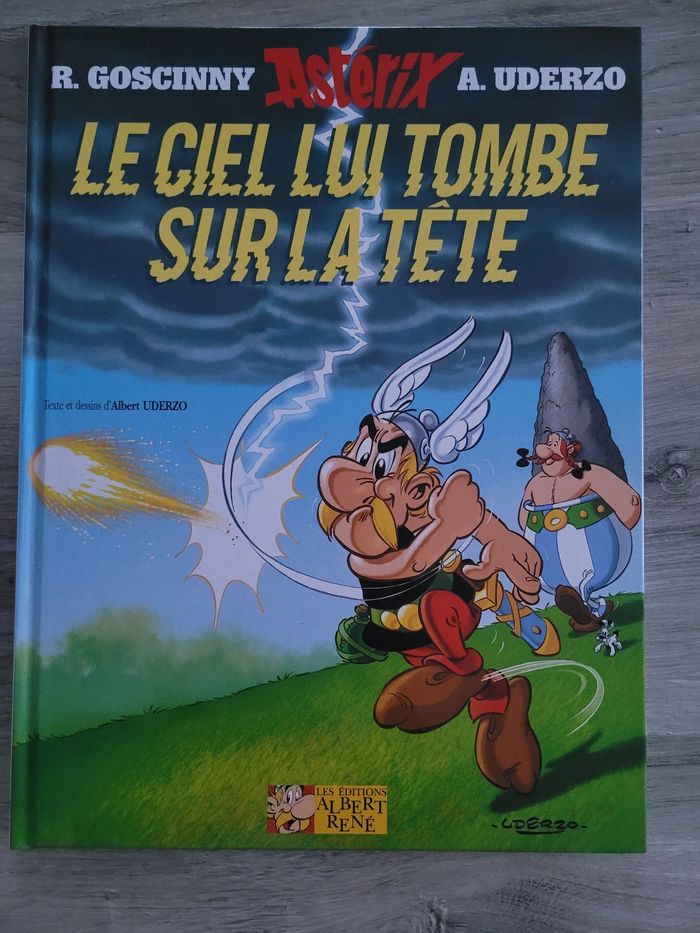 Bande dessinée 
Neuve , jamais lue car doublon 
Tome 33 : le ciel lui tombe sur la tête