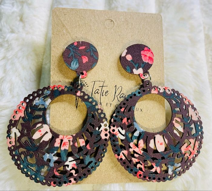 Boucles d'oreilles en bois, faites main! - photo numéro 3