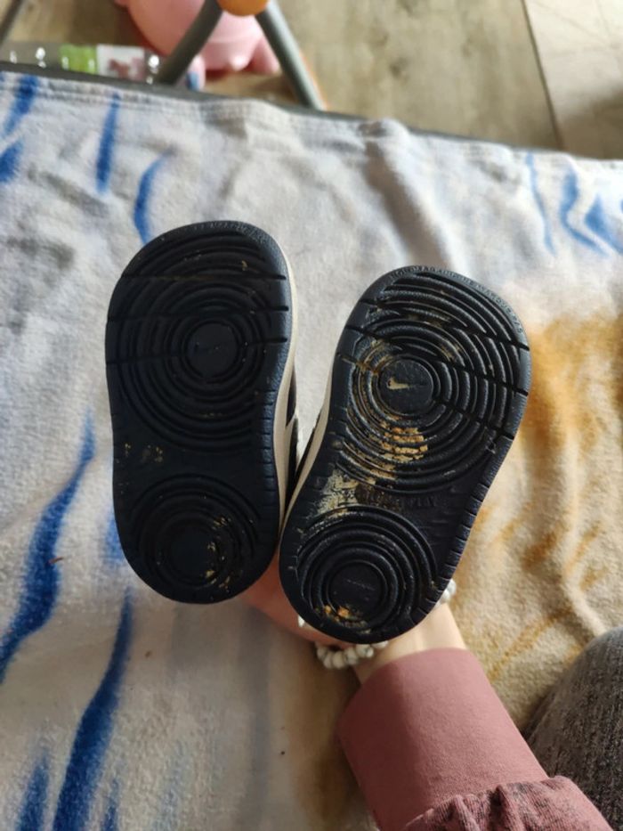 Chaussures Nike taille 18 - photo numéro 4