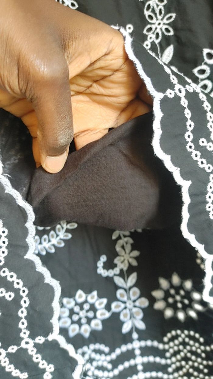Robe en cotton noir brodé chic - photo numéro 6