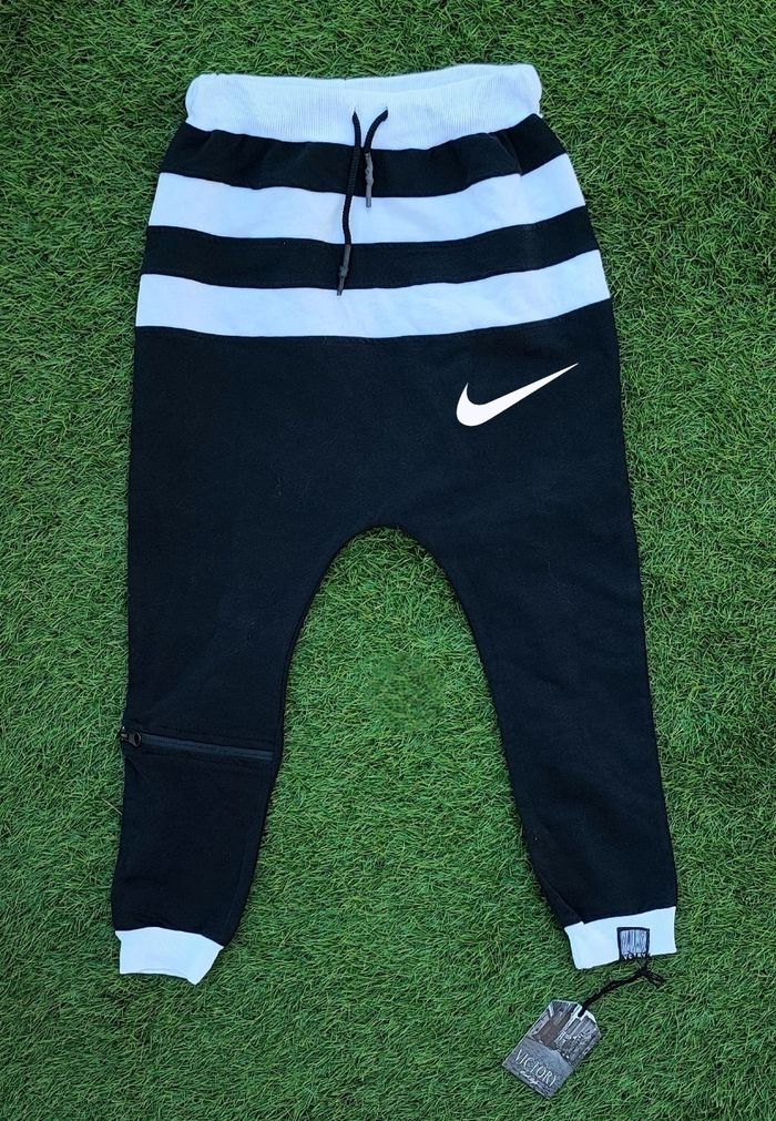 Pantalon jogging sarouel neuf avec étiquette taille 7 ans
